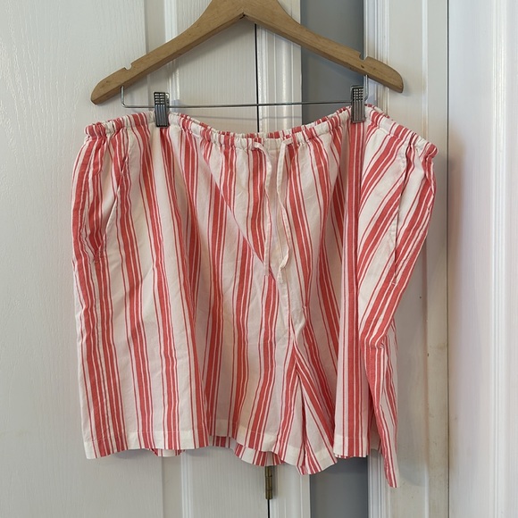 ASOS DESIGN Curve relaxed shirt and shorts in red deckchair stripe - Picture 9 of 11
